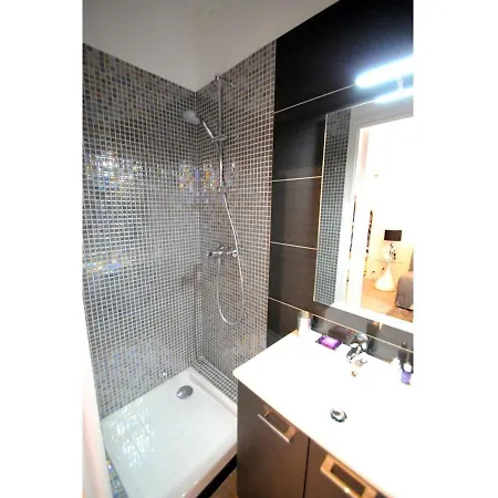 Superbe Meuble Cosy Avec Lit Superconfort Au Calme Jean Medecin Nizza