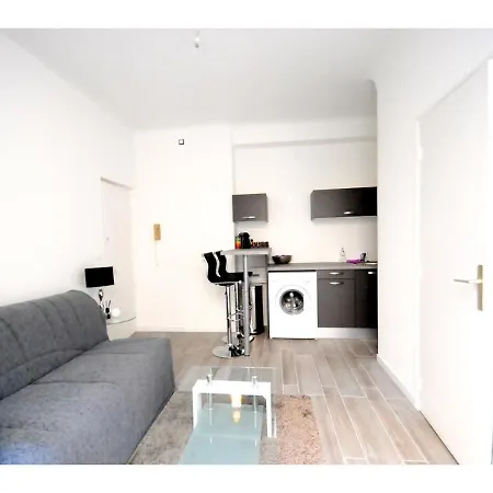 Superbe Meublé Cosy Avec Patio Au Calme Jean Médecin * Nice