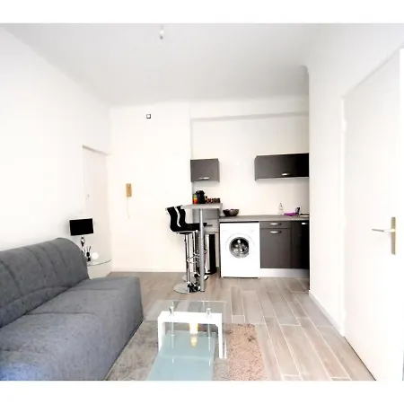 Superbe Meublé Cosy Avec Lit Superconfort Au Calme Jean Médecin * Nizza