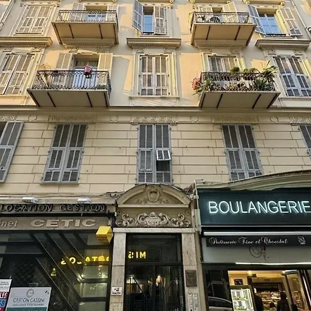 Superbe Meublé Cosy Avec Lit Superconfort Au Calme Jean Médecin