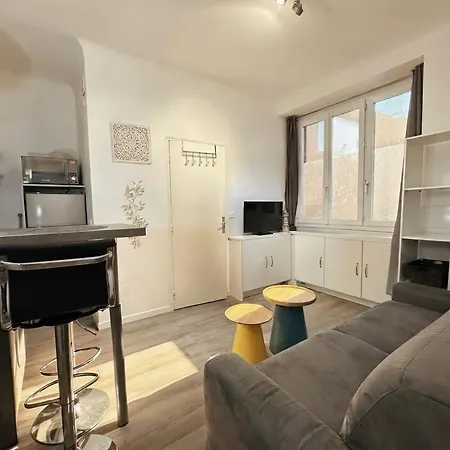 Superbe Meuble Cosy Avec Lit Superconfort Au Calme Jean Medecin Apartment *